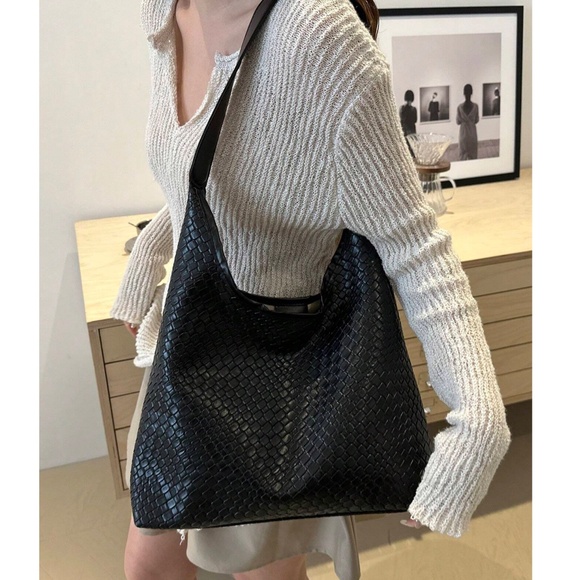 Luxe Vegan Leather Textured Shoulder Bag Set - Picture 3 of 13